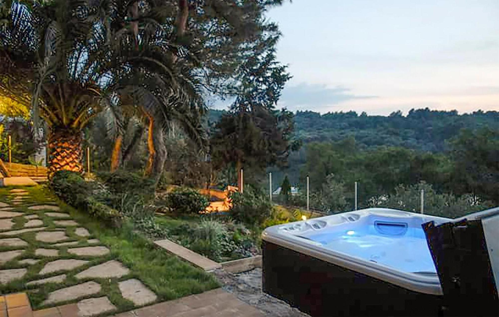 Amazing In With House Sea View Apartment
