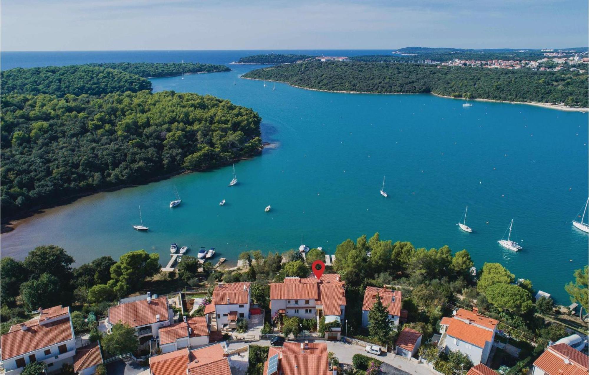 Apartment Amazing In With House Sea View Pula
