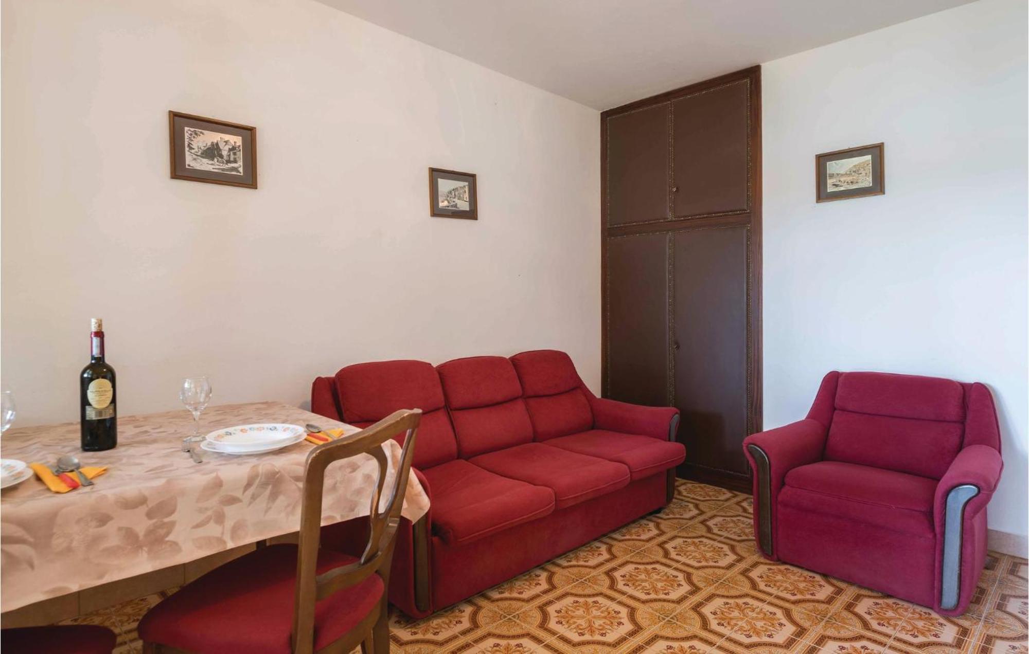 Apartment Amazing In With House Sea View Pula