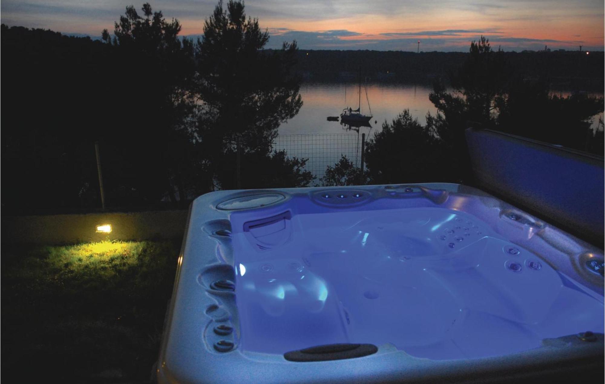 Amazing In With House Sea View Apartment Pula