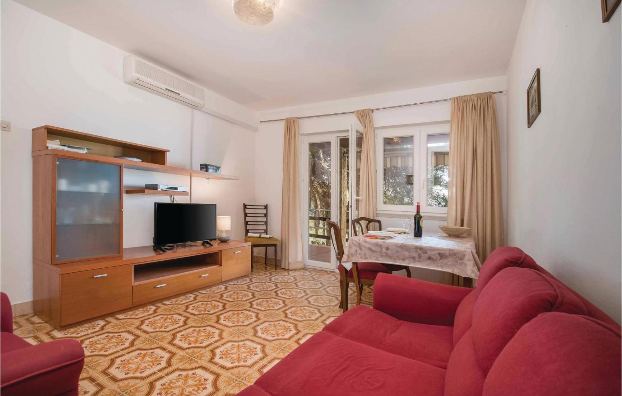 Apartment Amazing In With House Sea View