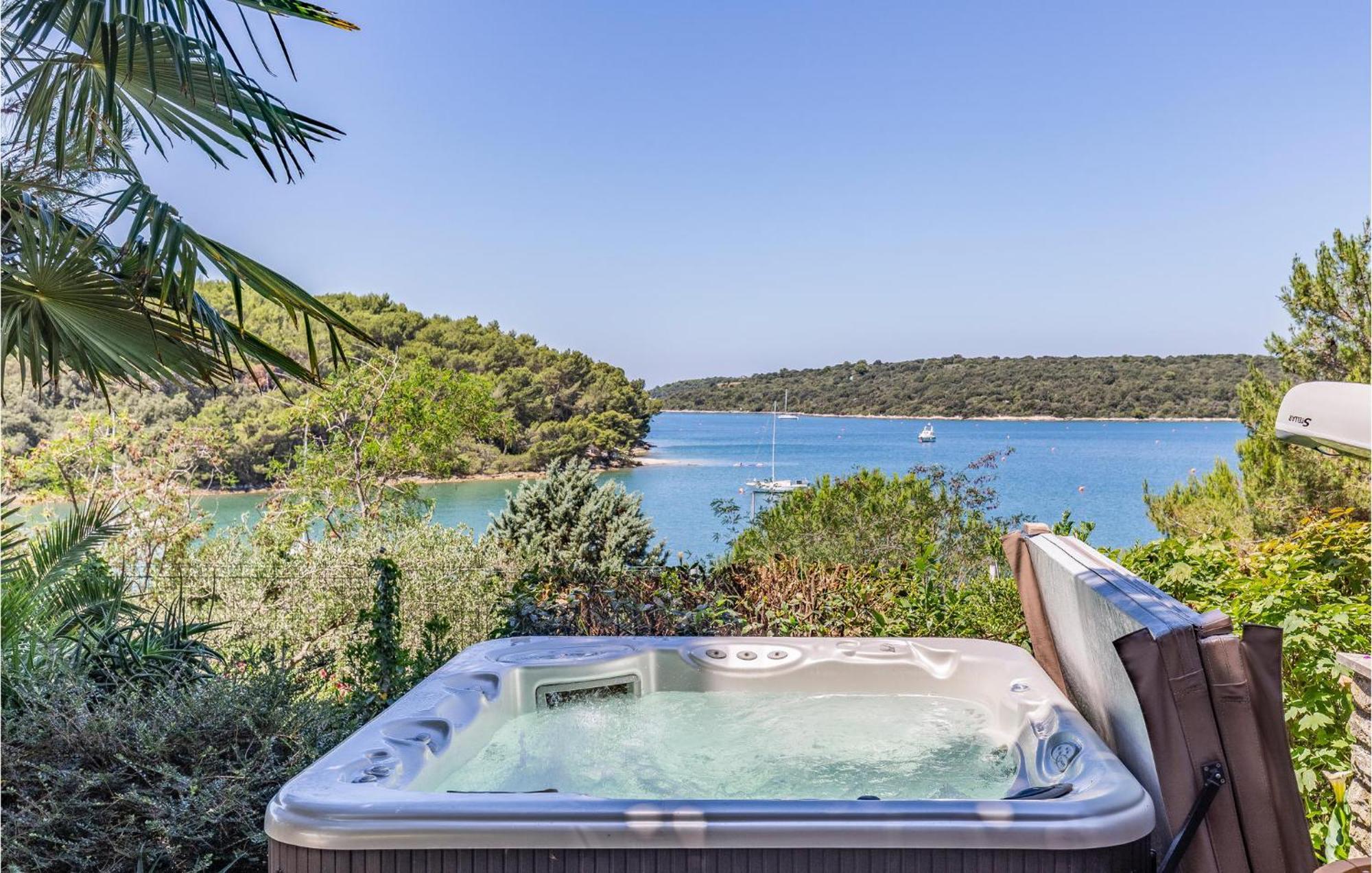 Apartment Amazing In With House Sea View Pula