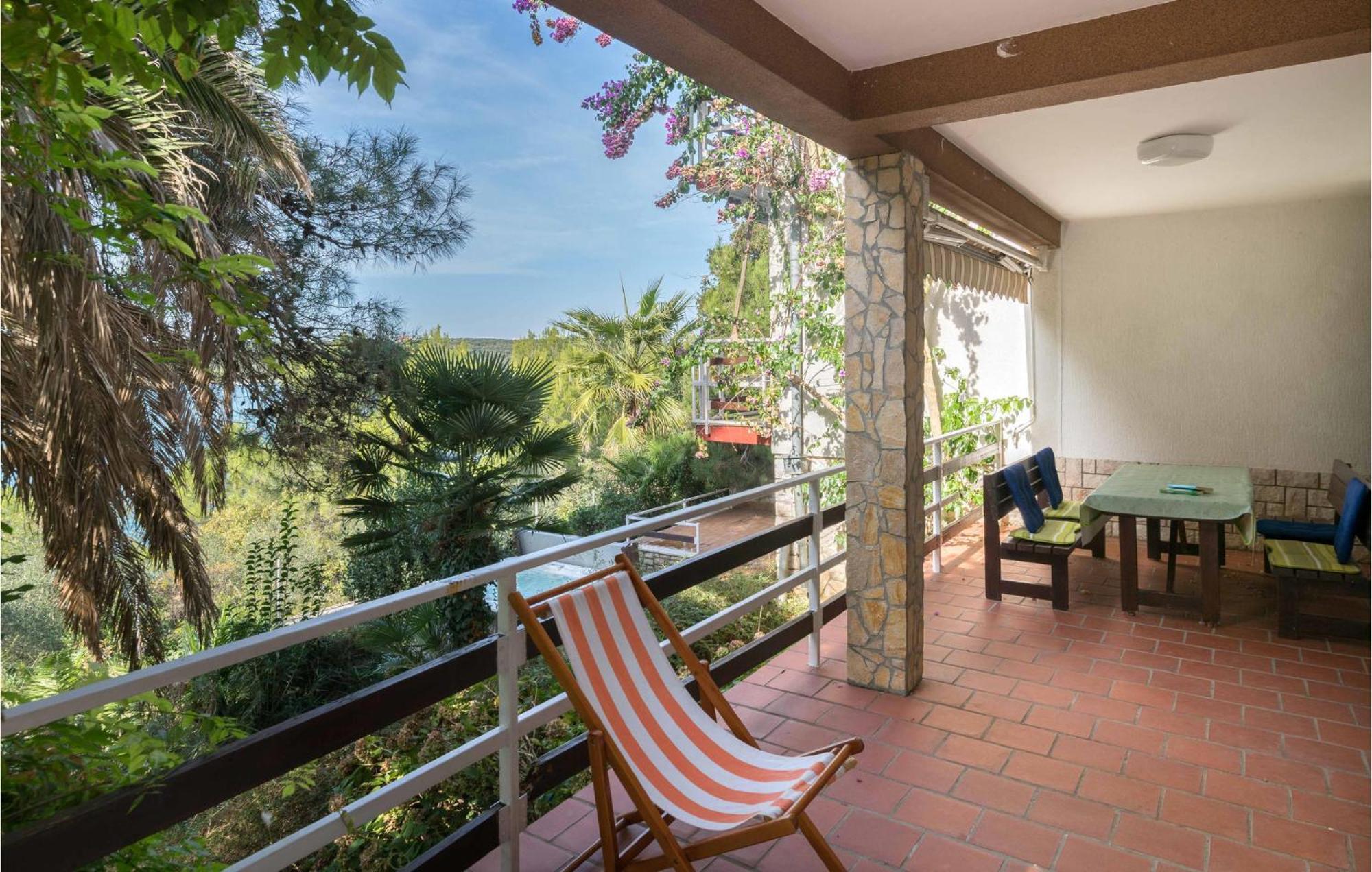 Amazing In With House Sea View Apartment